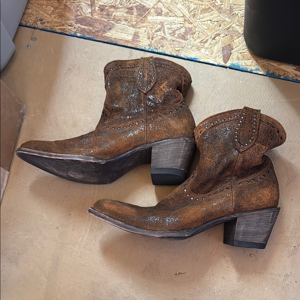 Idyllwind Brown Heeled Boots with Distressed Leather